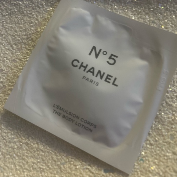 Chanel Gabrielle Essence and Coco Mademoiselle , N°5 body lotion Set - Picture 3 of 4